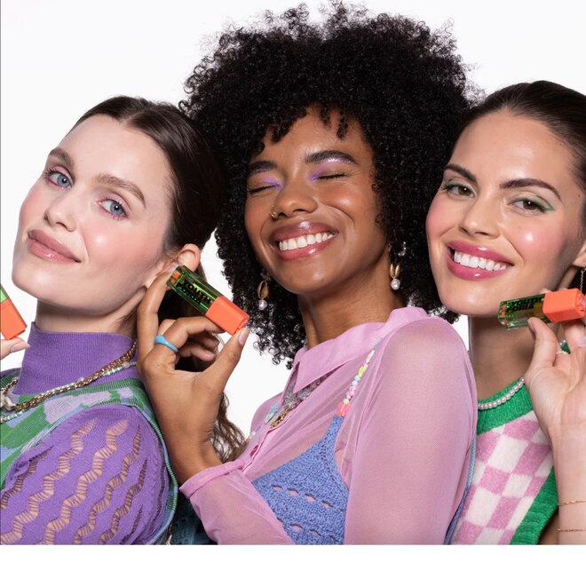 This TikTok-Famous Blush Oil Changes Colors for a Customized Look This TikTok-Famous Blush Oil Changes Colors for a Customized Look